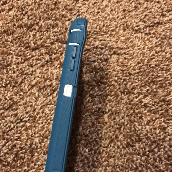 Otter Defender Pro with belt clip - Picture 4 of 7